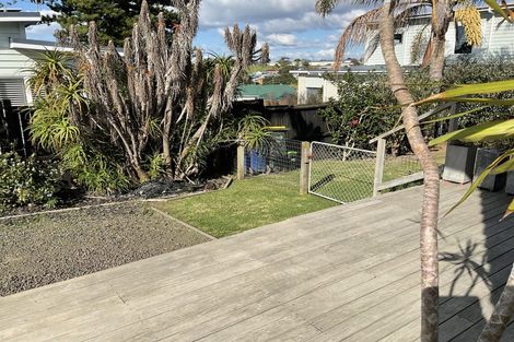 Photo of property in 15 Old Lake Road, Narrow Neck, Auckland, 0624