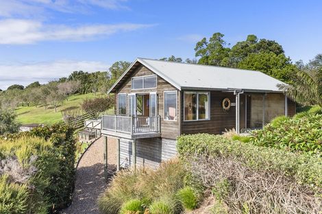 Photo of property in 39 Delamore Drive, Oneroa, Waiheke Island, 1081