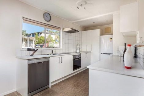 Photo of property in 6 Lorena Place, West Harbour, Auckland, 0618