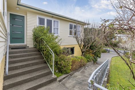 Photo of property in 63 Redwood Avenue, Tawa, Wellington, 5028