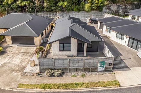 Photo of property in 8a Frederick Place, Whalers Gate, New Plymouth, 4310