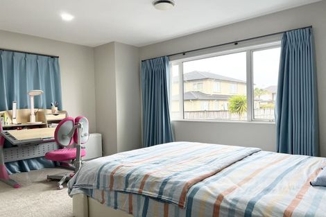 Photo of property in 68 Harrowglen Drive, Northcross, Auckland, 0630