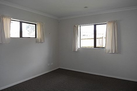 Photo of property in 33 Claverdon Drive, Massey, Auckland, 0614