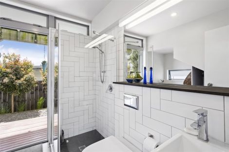 Photo of property in 14a Holiday Road, Stanmore Bay, Whangaparaoa, 0932