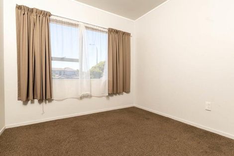 Photo of property in 63 Kirby Street, Glendene, Auckland, 0602