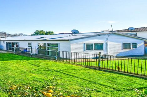 Photo of property in 16 Ranfurly Road, Papatoetoe, Auckland, 2104