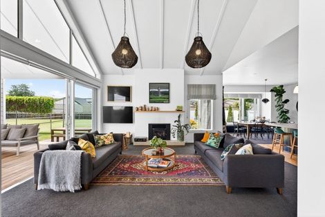 Photo of property in 27 Neeve Road, Taradale, Napier, 4112