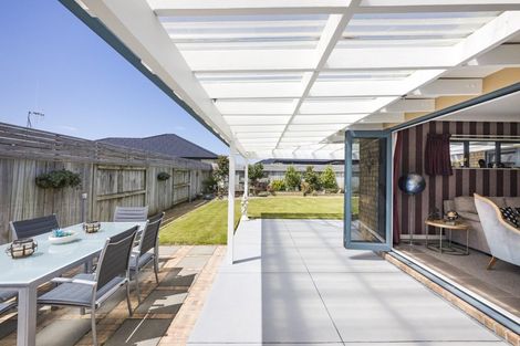 Photo of property in 29 Chestnut Close, Kelvin Grove, Palmerston North, 4414