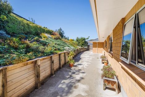 Photo of property in 24 La Lena Grove, Fitzherbert, Palmerston North, 4410