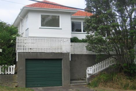 Photo of property in 7 Albemarle Road, Northland, Wellington, 6012