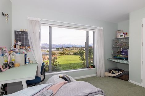 Photo of property in 28 Minaret Ridge, Wanaka, 9305