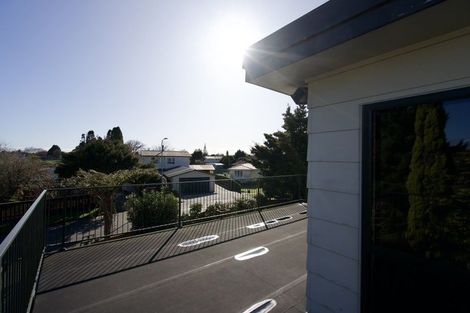 Photo of property in 14 Stirling Crescent, Hokowhitu, Palmerston North, 4410