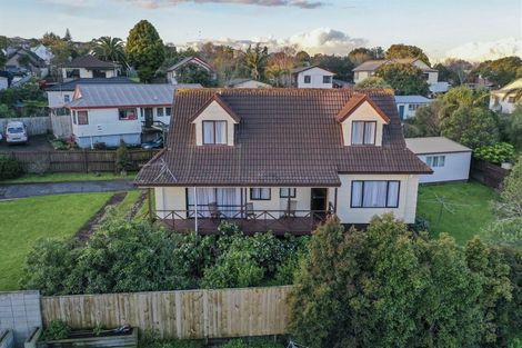 Photo of property in 9 Gosford Drive, Botany Downs, Auckland, 2010