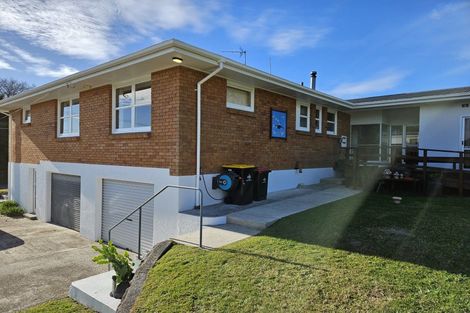 Photo of property in 384 Welcome Bay Road, Welcome Bay, Tauranga, 3175