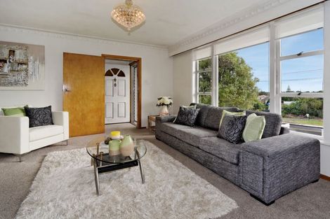 Photo of property in 8 Kelwyn Road, Kelston, Auckland, 0602