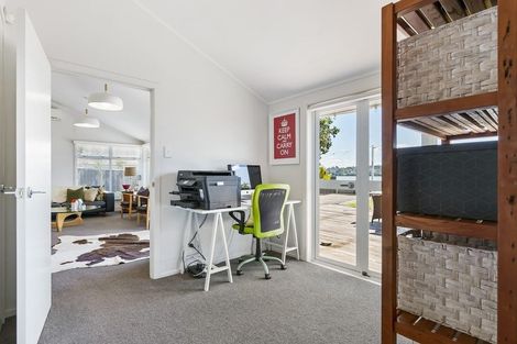 Photo of property in 45 Kiwi Esplanade, Mangere Bridge, Auckland, 2022