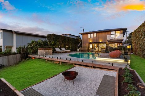 Photo of property in 172 Bleakhouse Road, Mellons Bay, Auckland, 2014