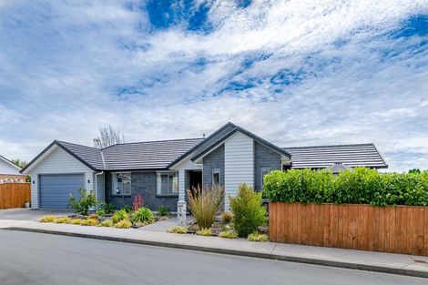 Photo of property in 6 Saint Vincent Way, Waikanae, 5036