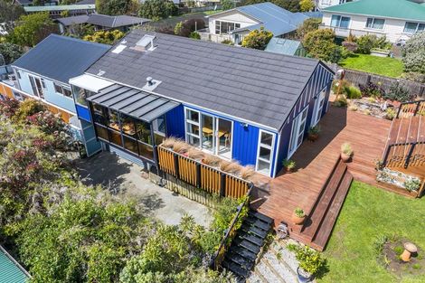 Photo of property in 2/11 Mervyn Place, Plimmerton, Porirua, 5026