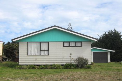 Photo of property in 153 Kahukura Avenue, Waitarere Beach, Levin, 5510