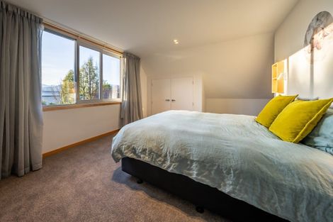 Photo of property in 12 Sycamore Place, Wanaka, 9305