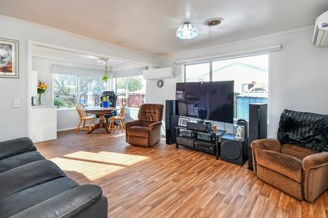 Photo of property in 14 Seaward Place, Wattle Downs, Auckland, 2103
