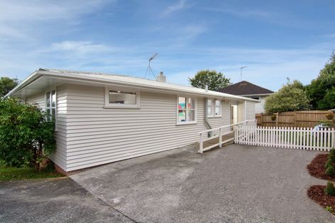 Photo of property in 8 Kelwyn Road, Kelston, Auckland, 0602