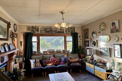 Photo of property in 48 Pinehaven Road, Pinehaven, Upper Hutt, 5019