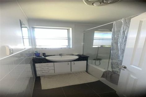 Photo of property in 13 Borrowdace Avenue, Botany Downs, Auckland, 2010