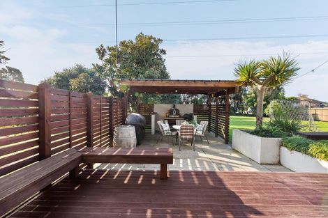 Photo of property in 23 Heta Road, Highlands Park, New Plymouth, 4312