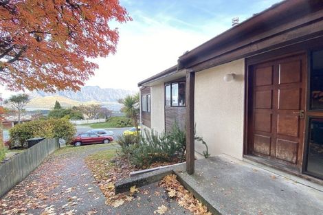 Photo of property in 8 Avalon Crescent, Fernhill, Queenstown, 9300