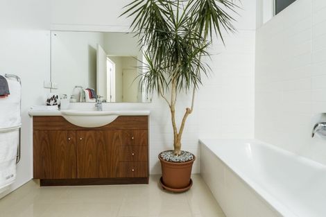 Photo of property in 48a Penzance Road, Mairangi Bay, Auckland, 0630