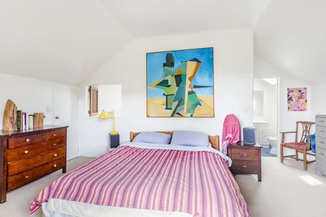 Photo of property in 2 Hill Street, Leigh, 0985