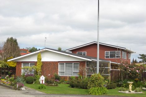 Photo of property in 20 John Guthrie Place, Merrilands, New Plymouth, 4312