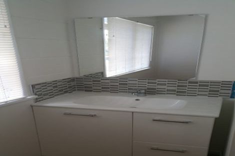 Photo of property in 9 Hatherlow Street, Glenfield, Auckland, 0629