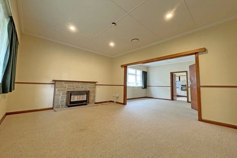 Photo of property in 28 Pahiatua Street, Hokowhitu, Palmerston North, 4410