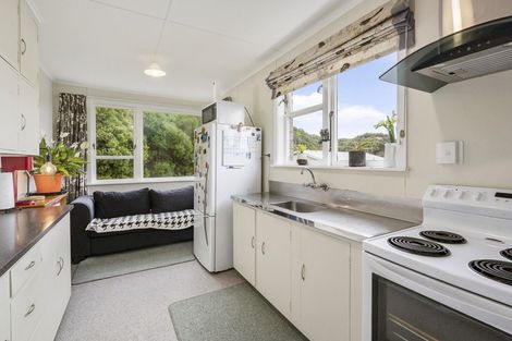 Photo of property in 2 Mahinawa Street, Takapuwahia, Porirua, 5022