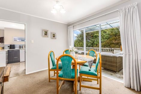 Photo of property in 21 Saunders Close, Whitby, Porirua, 5024