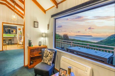 Photo of property in 104 Airlie Road, Plimmerton, Porirua, 5026