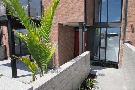 Photo of property in 28 Te Oneroa Way, Long Bay, Auckland, 0630