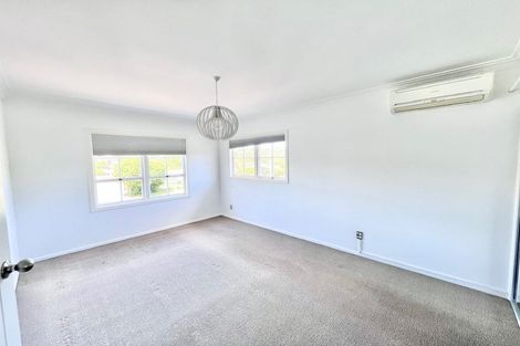 Photo of property in 2 King Richard Place, Browns Bay, Auckland, 0630