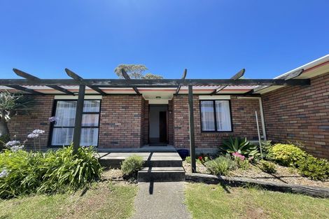 Photo of property in 12 Bosnyak Drive, Te Atatu South, Auckland, 0610