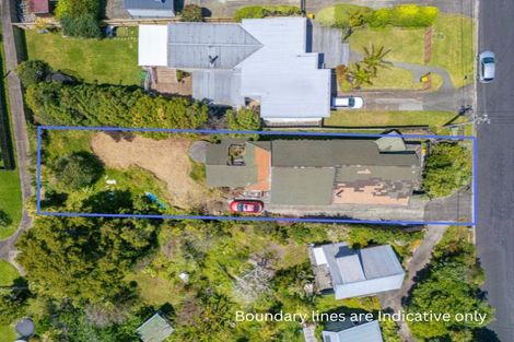 Photo of property in 10 Surf Road, Stanmore Bay, Whangaparaoa, 0932