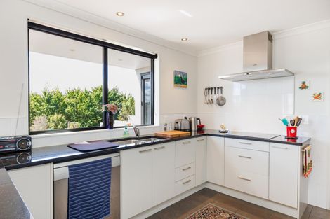 Photo of property in 27 Ruapehu Drive, Fitzherbert, Palmerston North, 4410