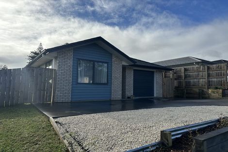 Photo of property in 16 Kawariki Road, Helensville, 0800