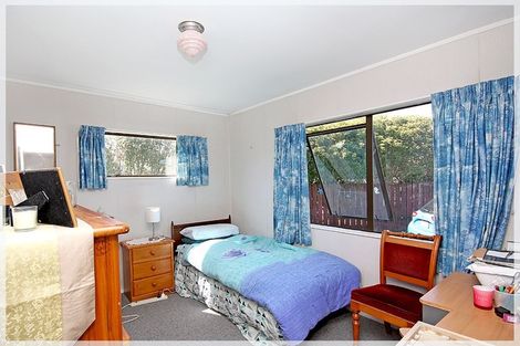 Photo of property in 9 Punga Street, Tangimoana, 4822