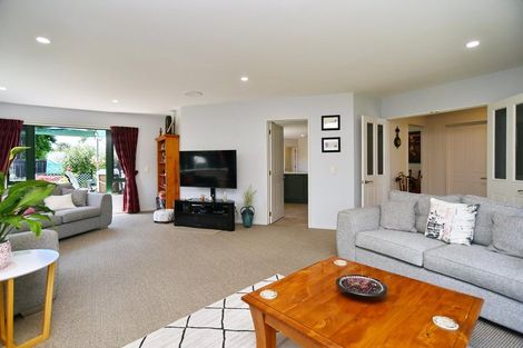 Photo of property in 21 Thornwood Place, Redwood, Christchurch, 8051