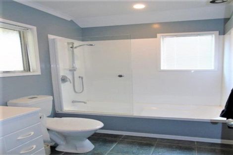 Photo of property in 52 Dress Circle, Newlands, Wellington, 6037