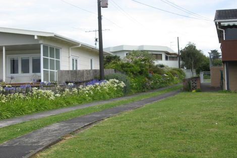 Photo of property in 14 Kiwi Esplanade, Mangere Bridge, Auckland, 2022