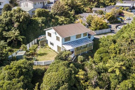 Photo of property in 20 Zande Terrace, Tawa, Wellington, 5028